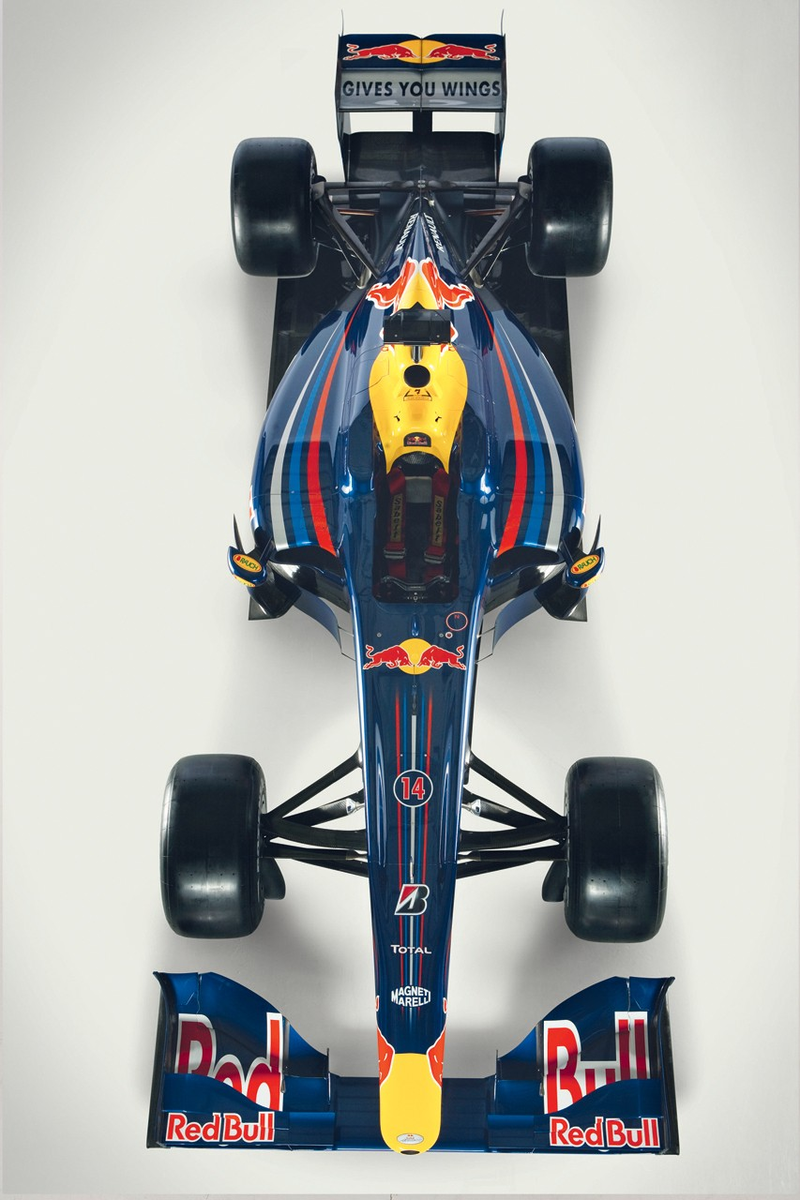 Illustration for article titled Red Bull Racing 2009 RB5 F1 Car Debuts At Circuito De Jerez, Gets Wings